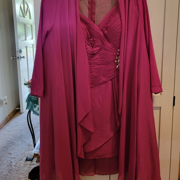 Formal dresses - Picture 8 of 10